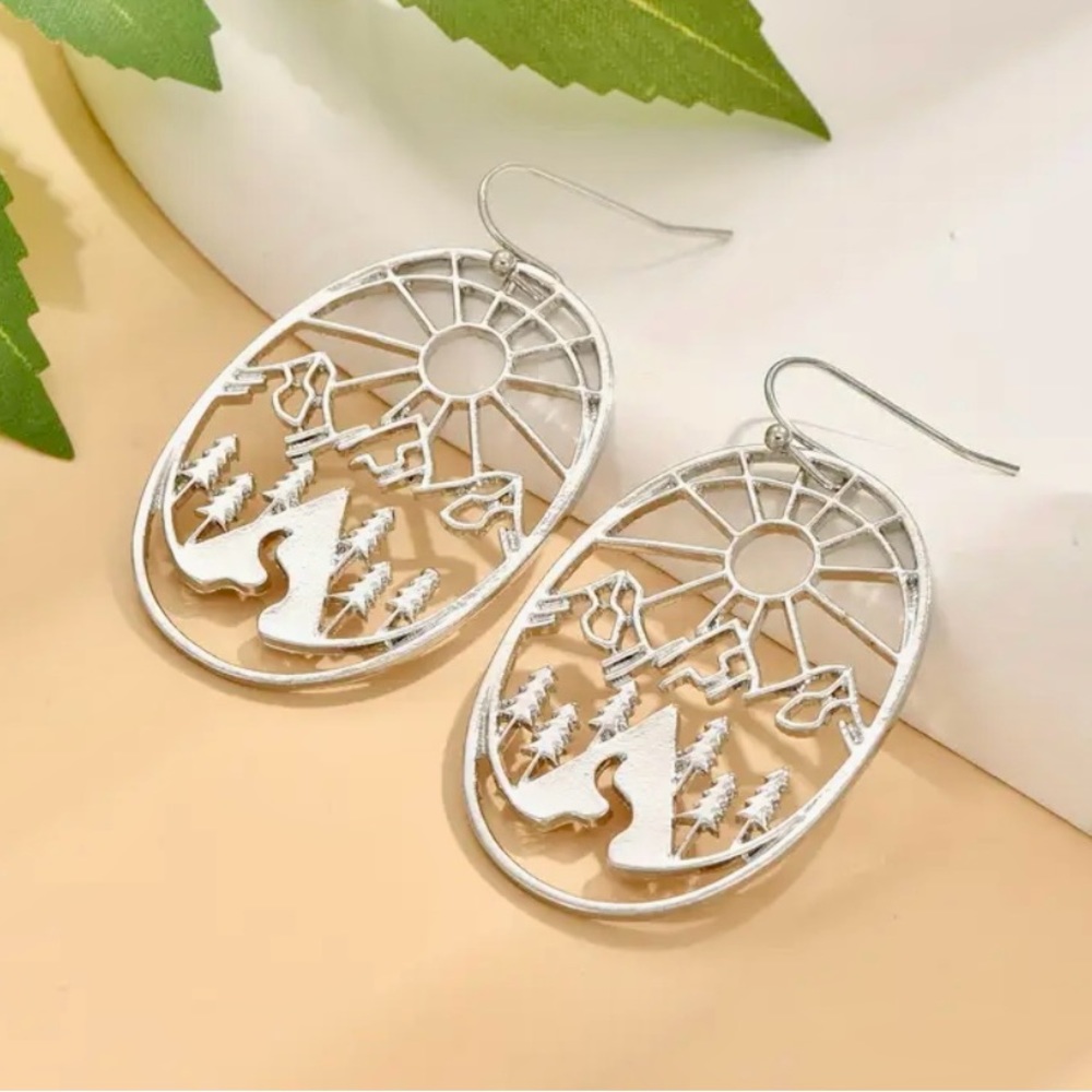 Mountain Scene Oval Earrings